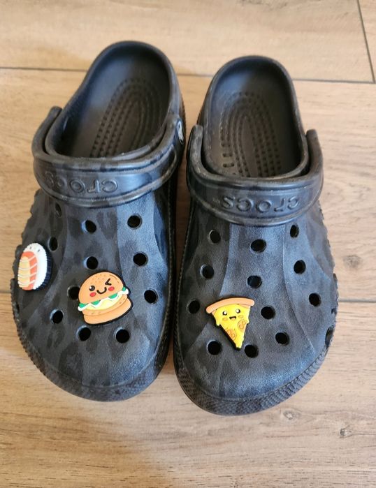 Papuci Crocs și rechin noi