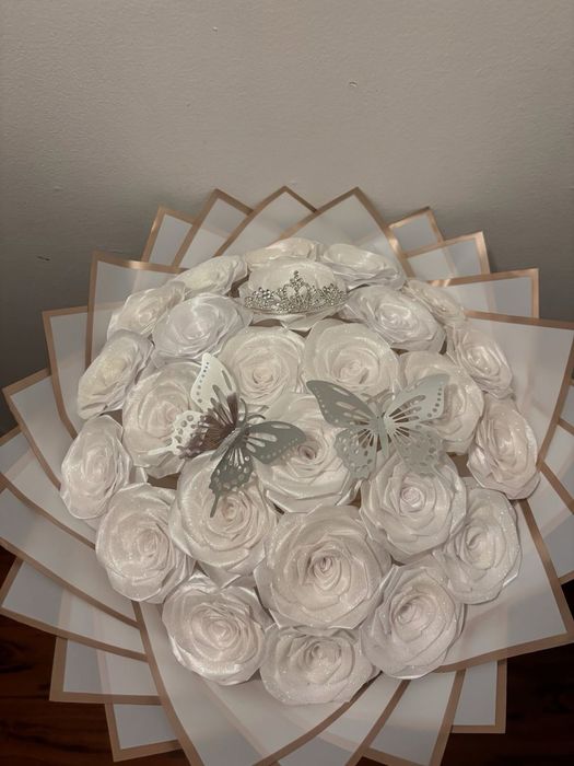 Букет из атласных роз