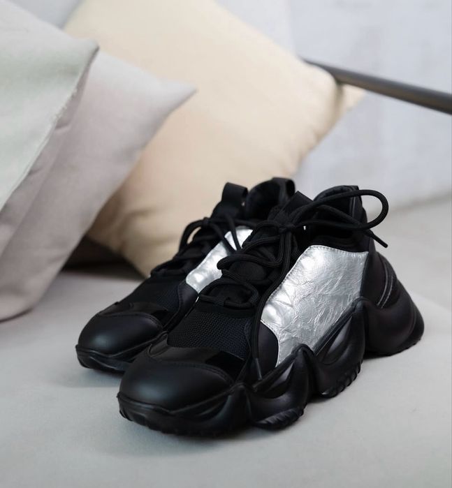 Продам кроссовки кожаные