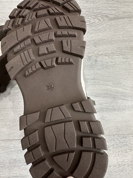 Жениские Кроссовки