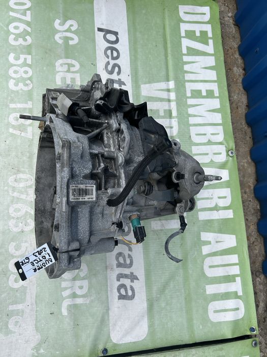 Cutie viteze manuală 6 trepte Dacia Duster 1.0 Tce 320107559R