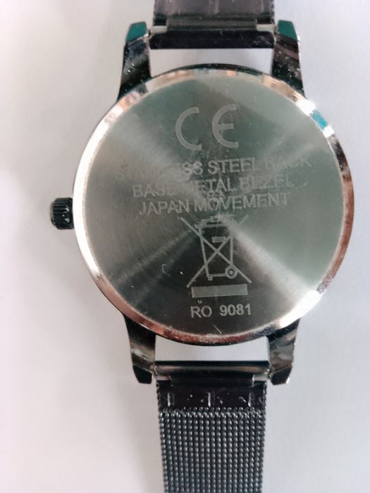 Черен дамски часовник