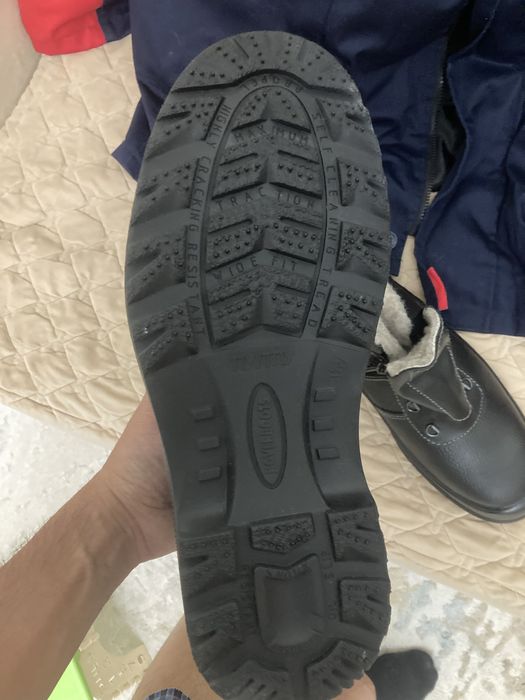 Продам спец. одежду с обувью.