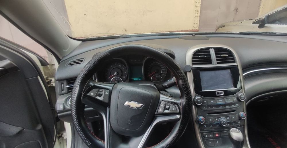 Малибу 1 сотилади 2012 йил 200 минг йурган