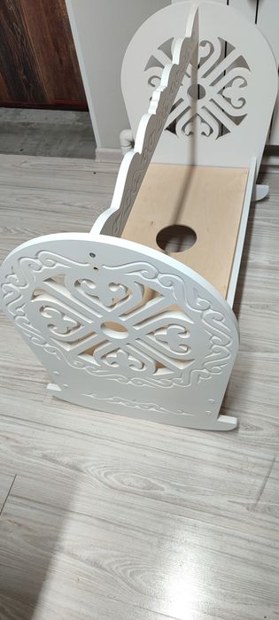 Бесік / Колыбель