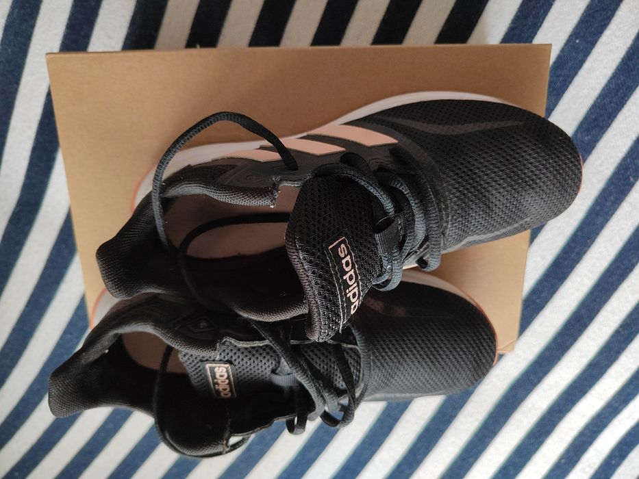 Нови маратонки Adidas 34