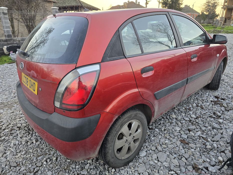 Продавам киа рио на части