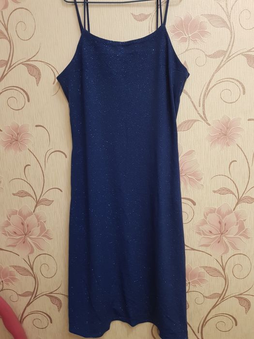 Вечернее платье на бретельках