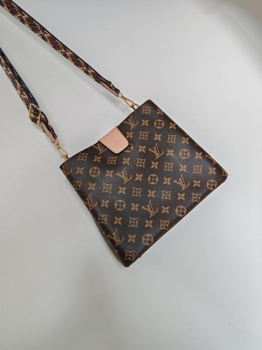 Geanta LV cu banduliera deosebita