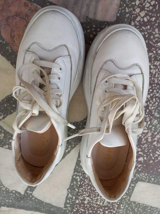 Adidașii/ Pantofi sport din piele