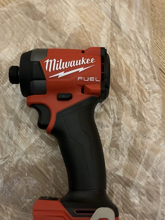 Milwaukee filetantă pentru biți M18 FID3 fuel Brushless , modelul fără perii , produs nou