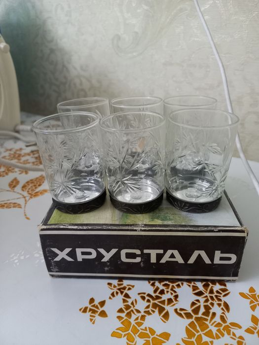 Хрусталь рюмкалар.Әр коробкасы 2500-ден.