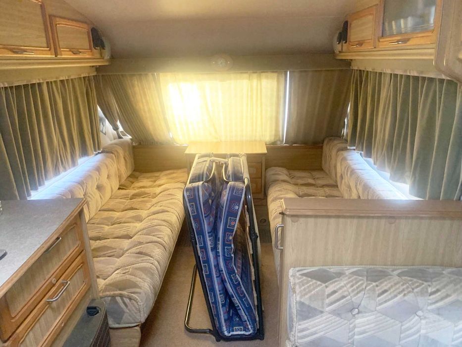 Продавам каравана с място в Къмпинг Юг