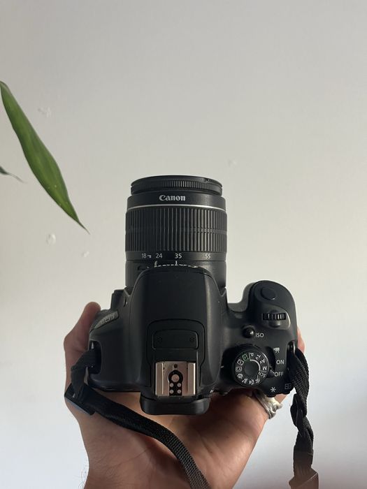 Aparat foto Canon EOS 700D