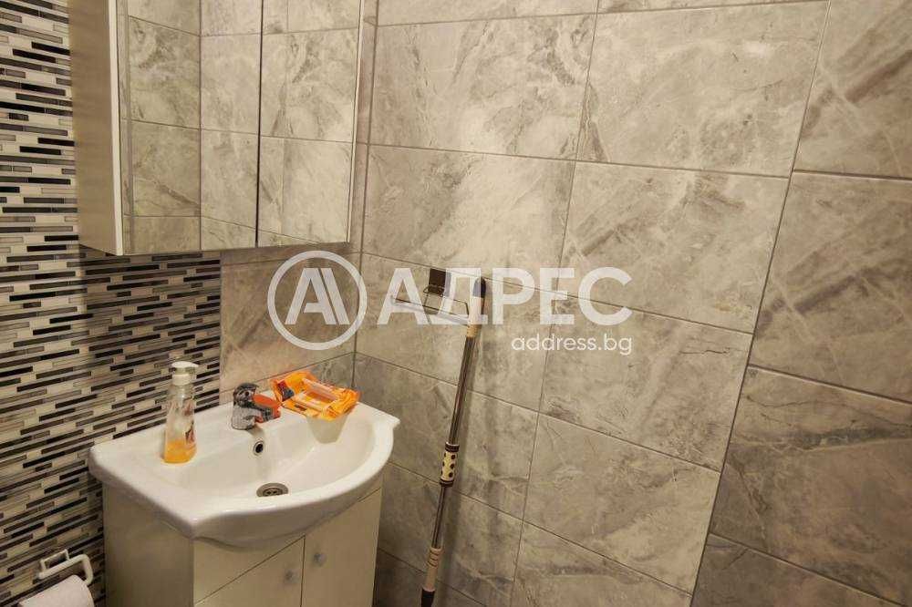 Под наем просторен обзаведен офис в центъра на гр. Разград!