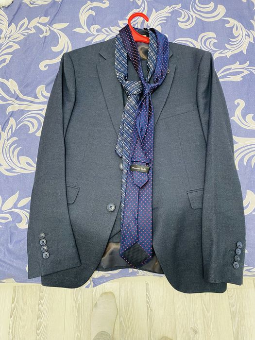 Продам костьюм брюки тройка темна синий