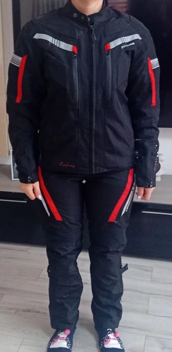 Vând costum motocicleta
