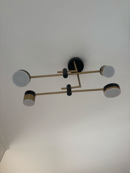 Продам люстры новые