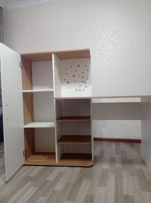 Продам стол в отличном состояний