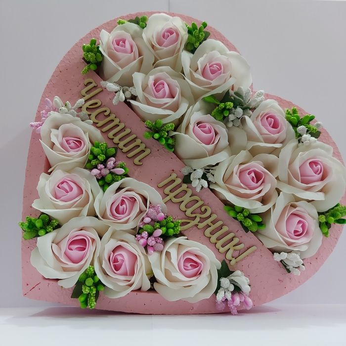 Кутия със сапунени рози