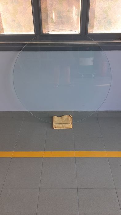 Стъклен плот за маса