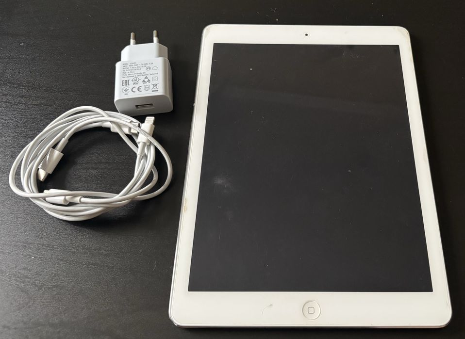 Продавам лаптоп Toshiba и iPad Air