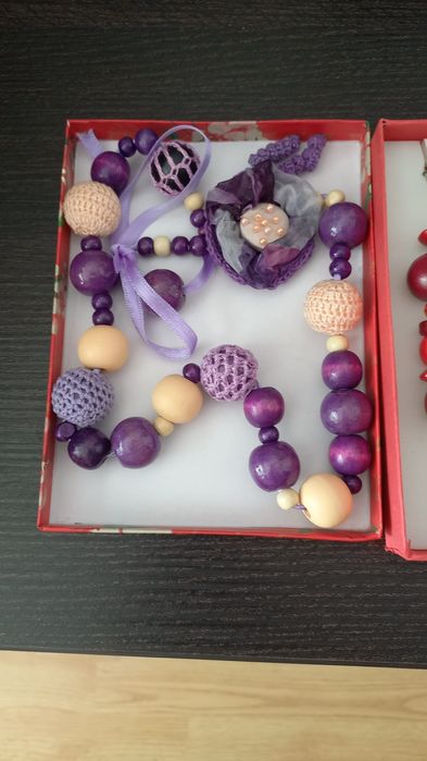 Coliere handmade in cutie cadou