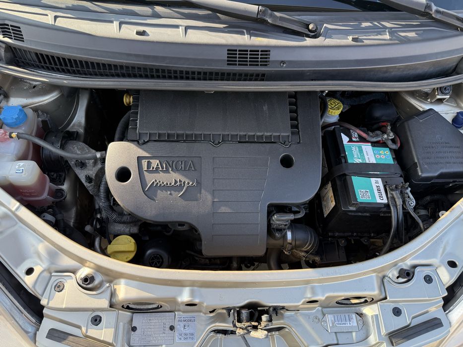 LANCIA MUSA AUTOMATA 1.3 DIESEL DOTATA ABSOLUT FULL  partial piele panorama senzori pilot jante fara rugina arata si merge impecabil recent adus in RO
