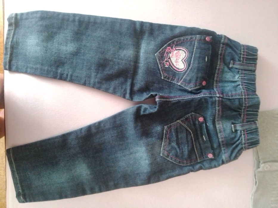 Продавам дънки за момиченце