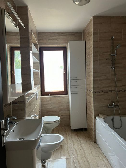 Apartament 3 camere de închiriat