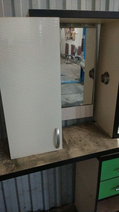 Продам шкафчик в ванну с зеркалом