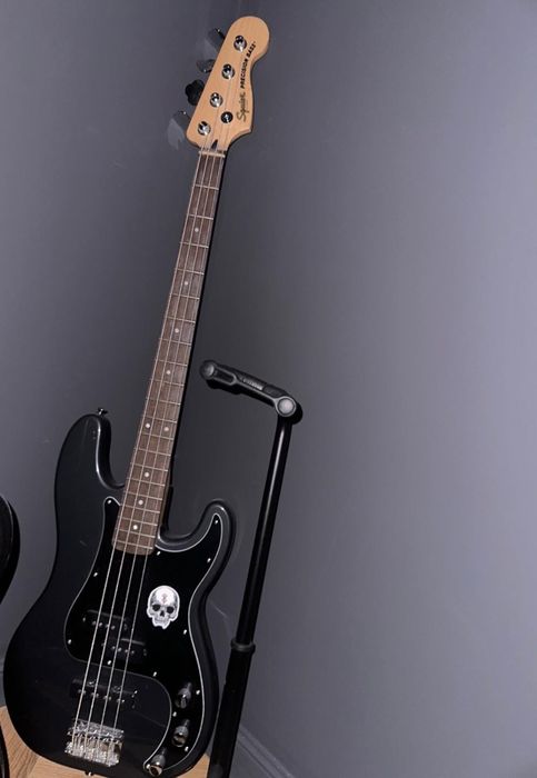 Гитара  Fender Precision Bass
