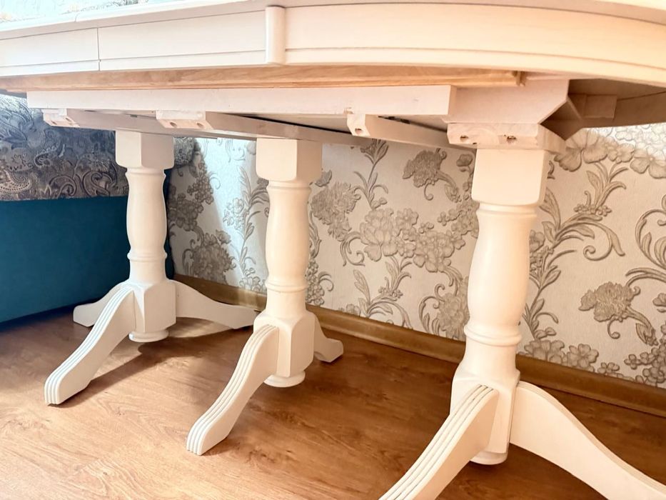 Стол со стульями