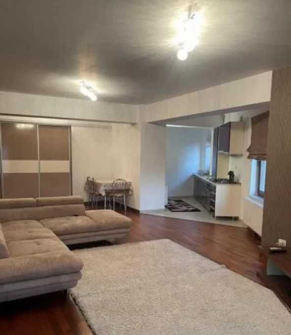 Дава се под наем Двустаен апартамент в Пловдив, Център - 60 кв.м за 255 € - Снимка #1