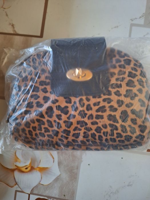 Продам  сумочку через  плечо