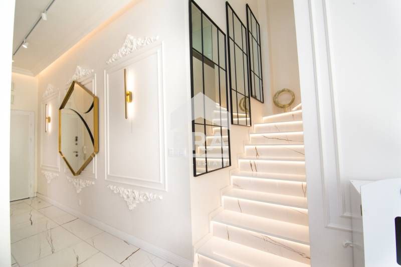 Продава се Тристаен апартамент в Благоевград, Широк център - 204 кв.м за 1956 €/кв.м - Снимка #10