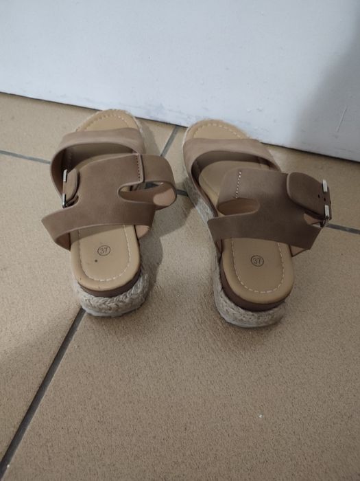 Дамски сандали...