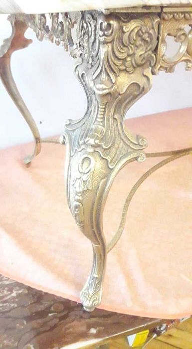 Masa din bronz cu blat de onix