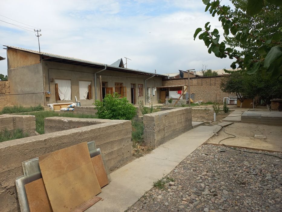 TOSHMI POSTDA 4km kirganda atpni ozida 6sotik 4ta xona uy sotilad