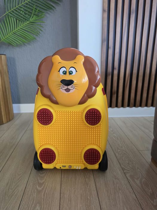 Troller copii nou, model Leu cu microfon, functie muzicala si Lego
