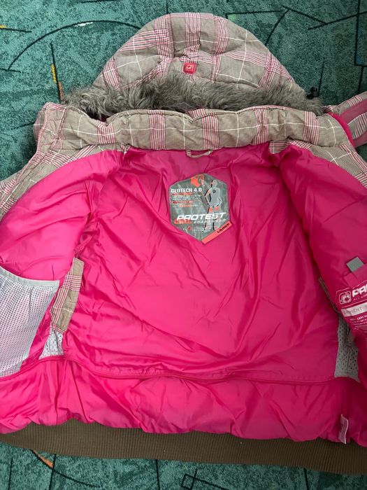 Vând geacă Protest