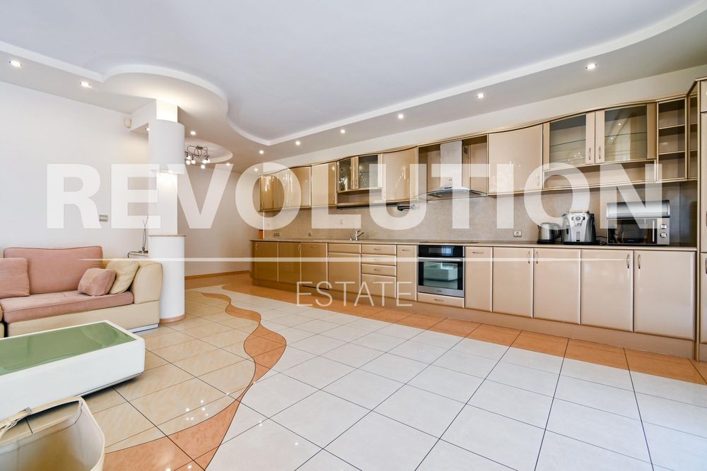 Дава се под наем Тристаен апартамент в София, Борово - 140 кв.м за 1000 € - Снимка #2