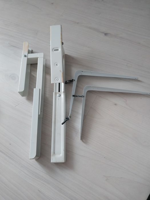 Продам уголки по 2шт два вида.