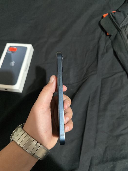 Продавам iphone 13