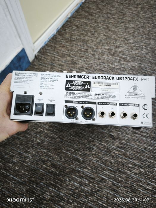 Mixer Behringer UB1204FX-Pro