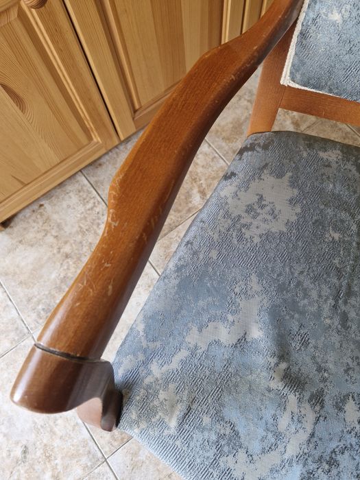 Старинно кресло (стол) от дърво с нова тапицерия