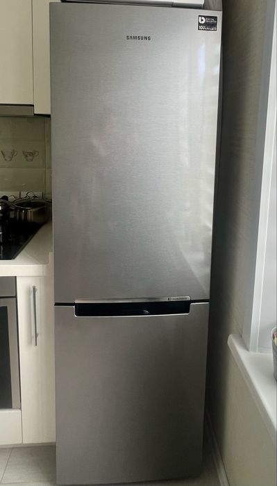 Холодильник SAMSUNG