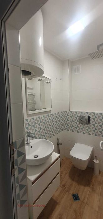 Дава се под наем Двустаен апартамент в София, Център - 75 кв.м за 700 € - Снимка #11