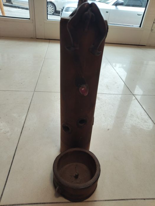 Дървен свещник в много добро състояние