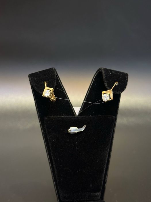 Золото 585  Серьги Масса: 1,92